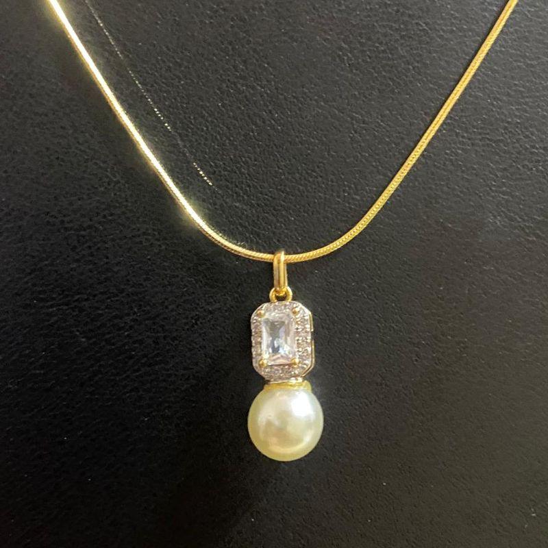 Corrente Diamantada 50 cm c/ Pingente Quadrado Brilhante Perola