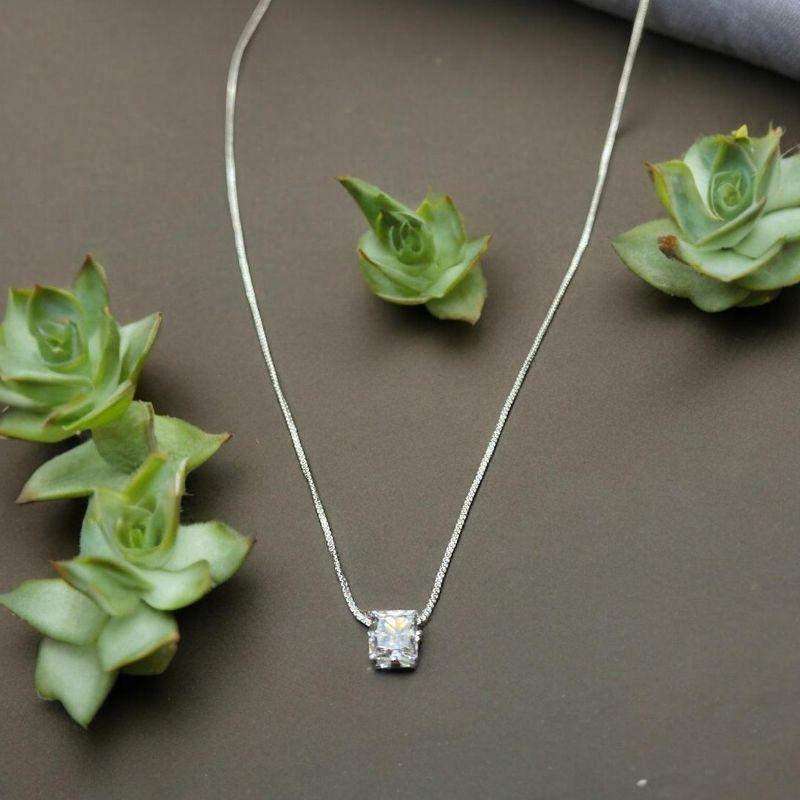 Gargantilha Ponto Luz Quadrado