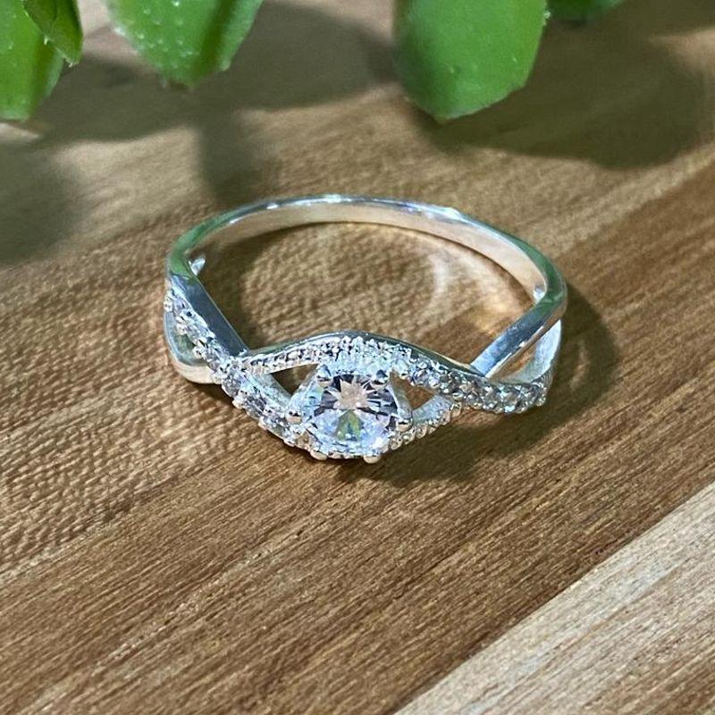 Anel Cravejado Aros Cruzados e Brilhante