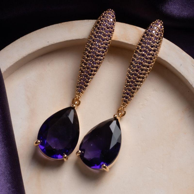Brinco Cravejado Zirconias e Pedra Roxa