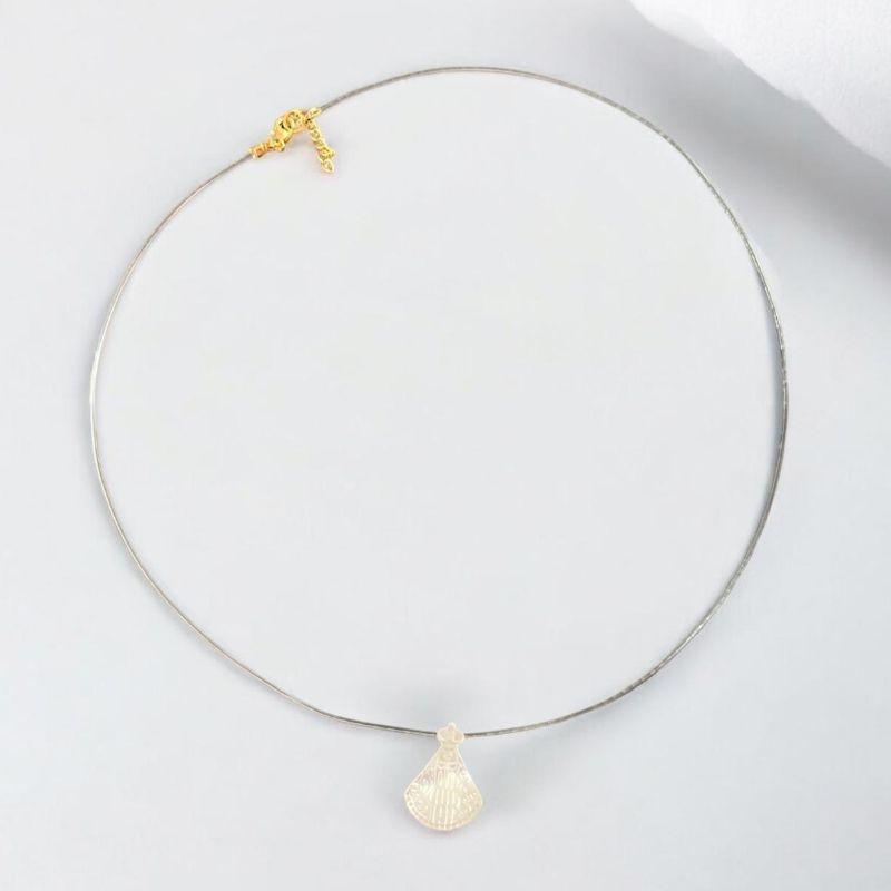 Corrente Fio de Nylon Pingente Madreperola Nossa Senhora Pequena
