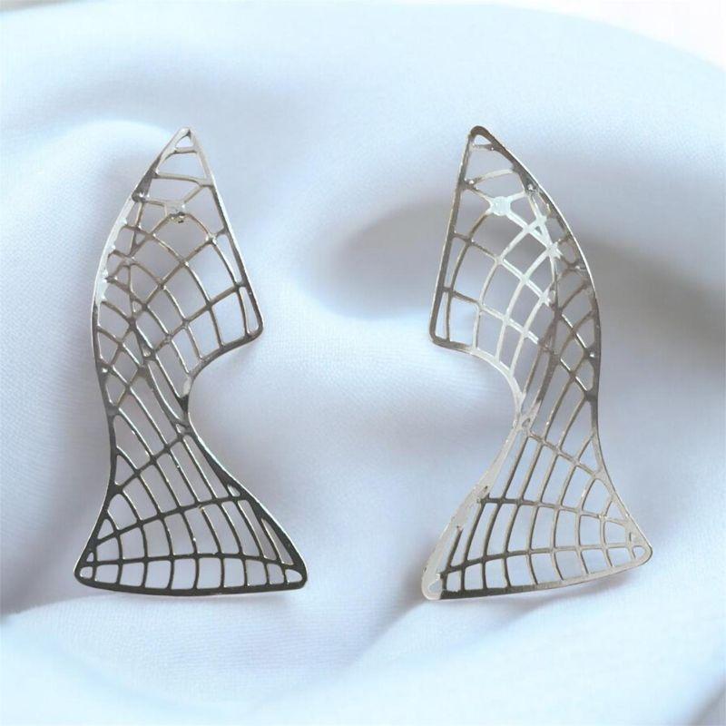 Brinco Aramado Retangular Assimétrico