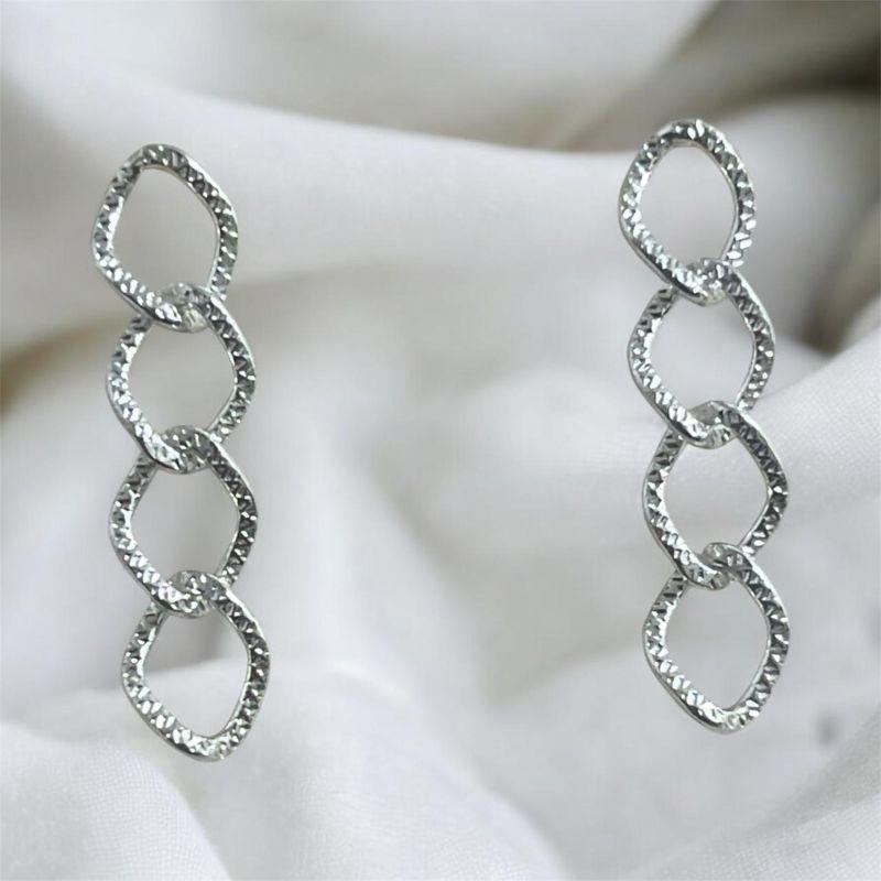 Brinco Corrente Elos Losango c/ Detalhes Pontilhados